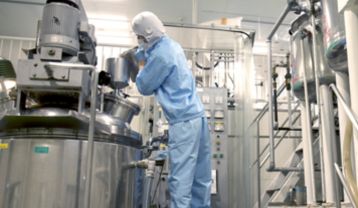 化粧品製造工程の一部受託